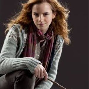 DO NOT BUY!! I’m looking for hermione granger clothes send offers!!